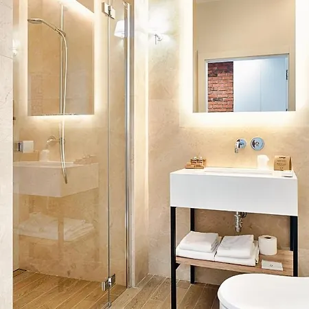 The Loom 4* Λοτζ